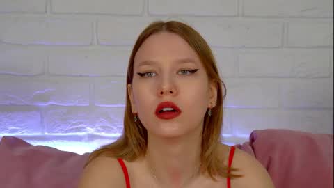 LiliLinn online show from April 2026 05:44:02 AM