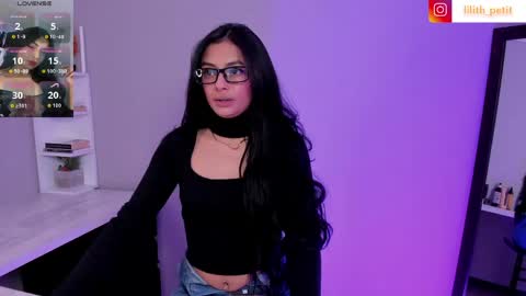Lili petit  online show from June 2026 09:59:02 PM