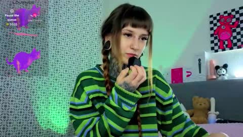 lilith_poison online show from March 2026 06:15:01 PM