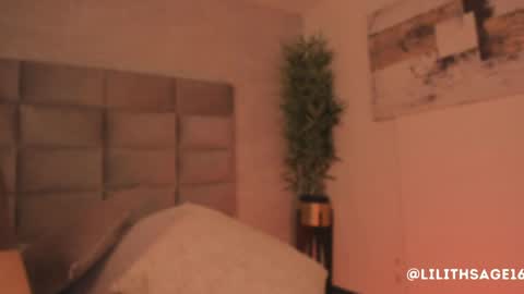 lilith_sage_ online show from April 2026 07:50:02 PM