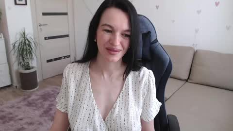 lilliyves online show from April 2026 10:05:01 AM