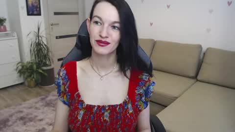 Snapshot of lilliyves chatting on June 2026 06:11:01 PM lilliyves online show from June 2026 06:11:01 PM