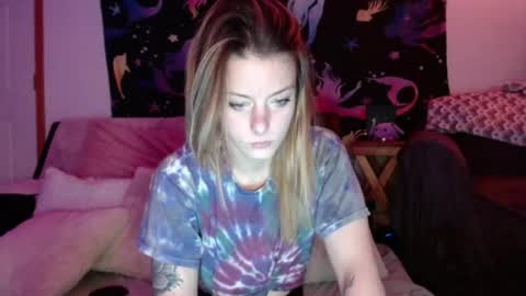 Snapshot of lilsirenluna chatting on July 2026 03:04:01 AM Luna online show from July 2026 03:04:01 AM
