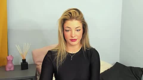 Lily online show from December 2024 04:29:02 PM