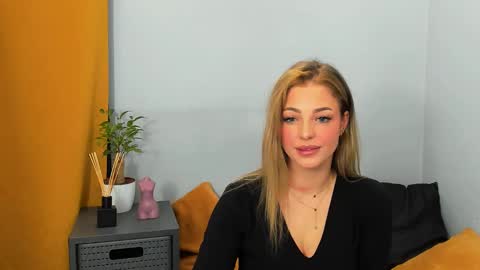 Lily online show from December 2024 07:39:02 PM