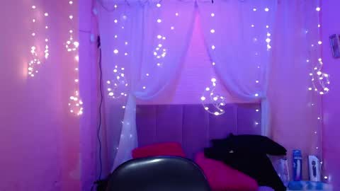 lilymoon_018 online show from July 2026 02:10:01 PM