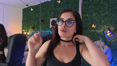 Lina  online show from April 2026 11:27:01 AM