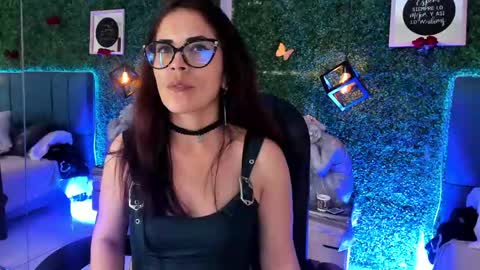 Snapshot of linagh chatting on April 2026 11:27:02 AM Lina online show from April 2026 11:27:02 AM