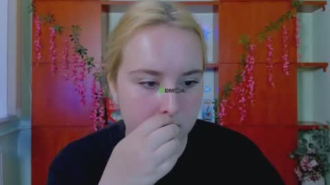 linda_lynx online show from July 2026 09:05:01 AM