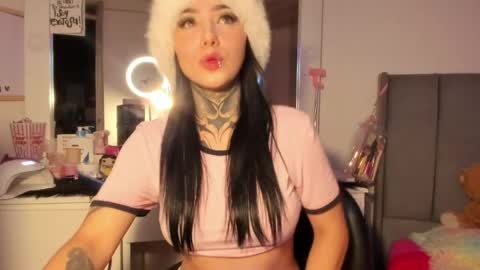 Lindaa maria  online show from April 2026 09:05:01 AM