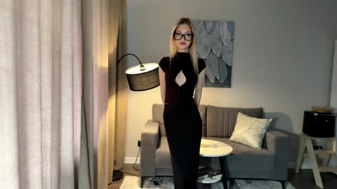 Snapshot of linneabercier chatting on April 2026 09:17:01 AM Emma online show from April 2026 09:17:01 AM