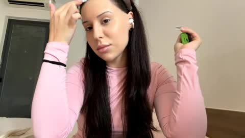 Snapshot of linseytuerk chatting on April 2026 04:32:02 AM Anna online show from April 2026 04:32:02 AM