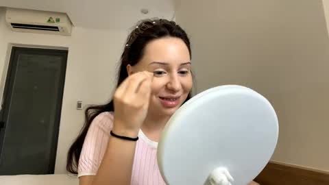 Snapshot of linseytuerk chatting on April 2026 04:22:01 AM Anna online show from April 2026 04:22:01 AM