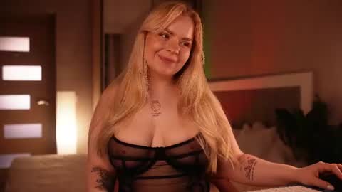 Snapshot of lisalovesweet chatting on June 2026 06:38:02 AM Lisa online show from June 2026 06:38:02 AM
