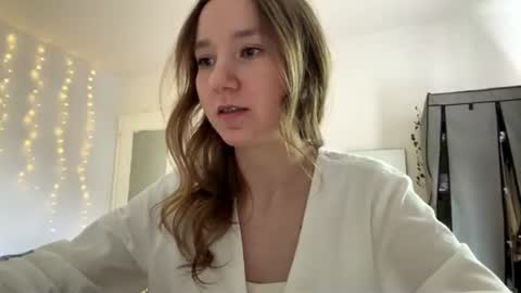 lisasmall online show from June 2026 04:16:02 PM