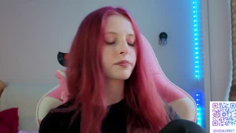 Snapshot of lisiasweet chatting on June 2026 02:32:02 PM Lika online show from June 2026 02:32:02 PM