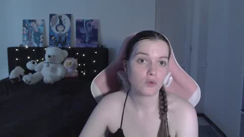 Snapshot of little__flowers chatting on June 2026 09:12:02 AM little__flowers online show from June 2026 09:12:02 AM