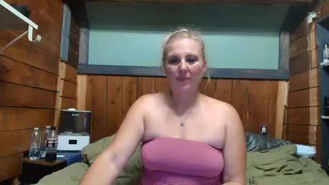Snapshot of littlelisa1 chatting on June 2026 03:25:01 AM lisanixs online show from June 2026 03:25:01 AM