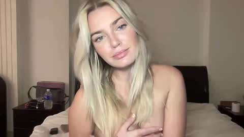 Marciabrady online show from November 2025 02:33:02 AM