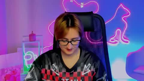 Snapshot of lixeluna chatting on April 2026 06:44:01 AM LixeLuna online show from April 2026 06:44:01 AM