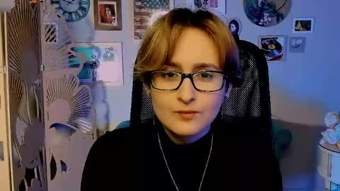 Snapshot of lixeluna chatting on May 2026 07:25:01 AM LixeLuna online show from May 2026 07:25:01 AM