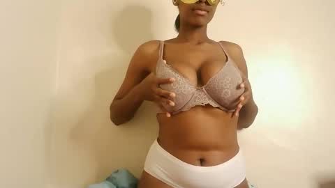 liz_lovie online show from May 2026 06:05:01 PM