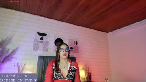 Snapshot of lizzie_evans chatting on June 2026 12:02:01 PM Lizzie online show from June 2026 12:02:01 PM