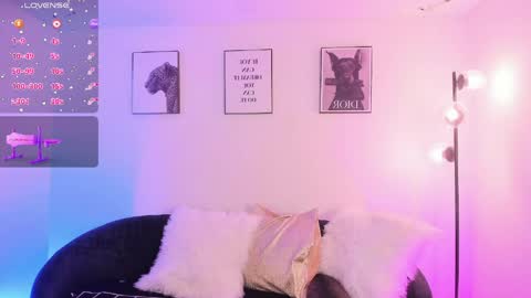 lizzyponcee online show from May 2026 09:04:01 AM