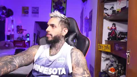 logan_hugh8 online show from March 2026 10:32:02 AM