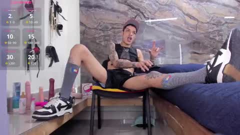 logan_wollff online show from July 2026 08:00:02 PM