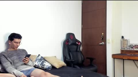 Snapshot of logannick chatting on October 2025 07:52:01 AM Logan online show from October 2025 07:52:01 AM