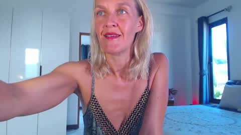 Lola online show from April 2026 09:36:02 AM
