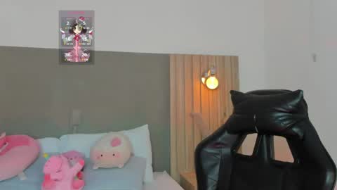 L O L Y online show from May 2026 02:18:01 AM