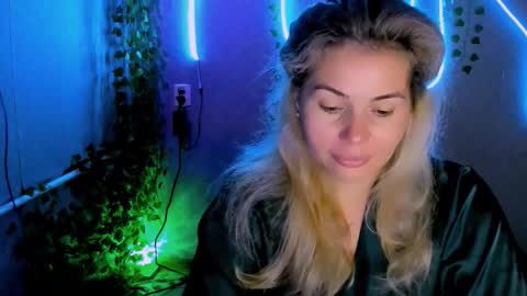 Lora online show from September 2025 02:12:02 AM