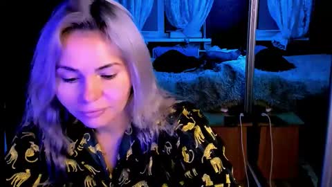 Lora online show from October 2025 02:37:02 AM