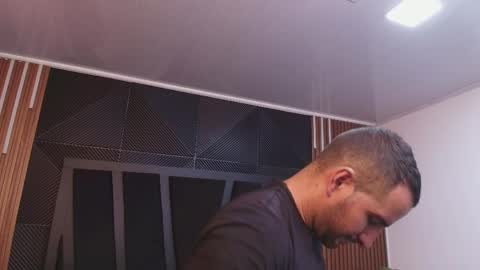  L O R E N Z O  Thumbs Up help  online show from April 2026 05:21:01 PM