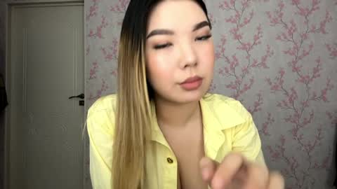 Snapshot of louise_kiss_ chatting on March 2026 02:33:02 AM Loulse online show from March 2026 02:33:02 AM