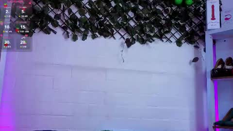 Snapshot of louise_nails chatting on June 2026 04:50:02 PM LouIse online show from June 2026 04:50:02 PM
