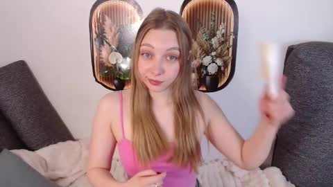 love bella  online show from April 2026 01:42:02 AM