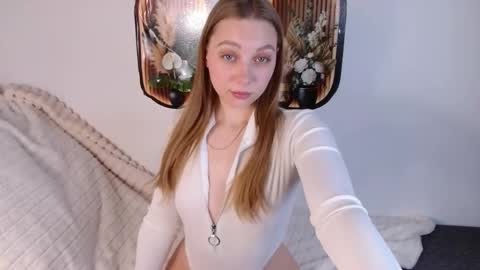 Snapshot of love_bella_ chatting on April 2026 12:13:01 AM love bella online show from April 2026 12:13:01 AM