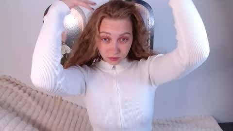 Snapshot of love_bella_ chatting on May 2026 12:27:02 AM love bella online show from May 2026 12:27:02 AM