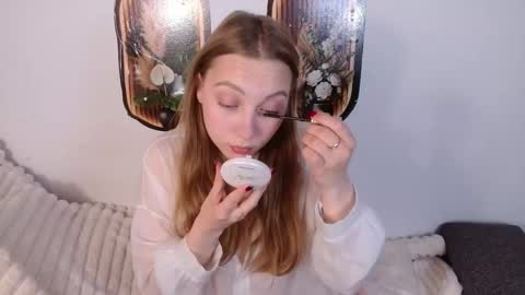 Snapshot of love_bella_ chatting on May 2026 12:41:01 AM love bella online show from May 2026 12:41:01 AM