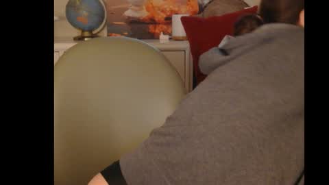 Snapshot of lovefuckingnsucking chatting on February 2026 12:37:02 PM Ashley and Leon online show from February 2026 12:37:02 PM