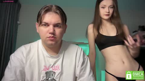 Snapshot of lovelly_mooncouple chatting on January 2025 09:13:01 AM Mileena and Oliver online show from January 2025 09:13:01 AM