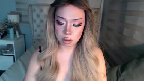 Rebeca online show from December 2025 05:51:01 PM