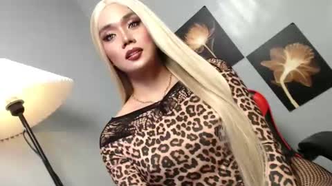 lovers moon22 online show from March 2026 01:05:01 PM