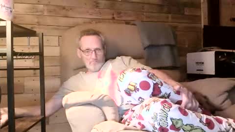 Snapshot of lovesex6565 chatting on April 2026 12:33:01 AM just here to have fun and cum online show from April 2026 12:33:01 AM