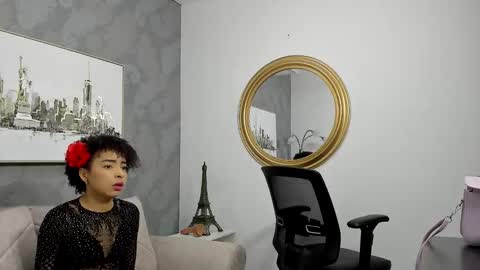 Snapshot of lucia_janne chatting on November 2025 08:30:01 PM Lucla online show from November 2025 08:30:01 PM
