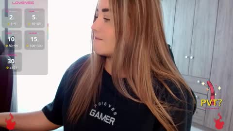 lucia star  online show from December 2025 07:09:01 PM