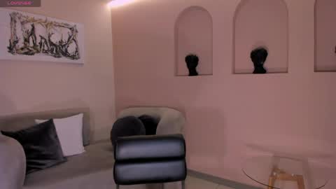 Lucie Martin online show from April 2026 07:26:02 PM